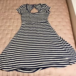 Seraphine maternity dress keyhole back, size 6